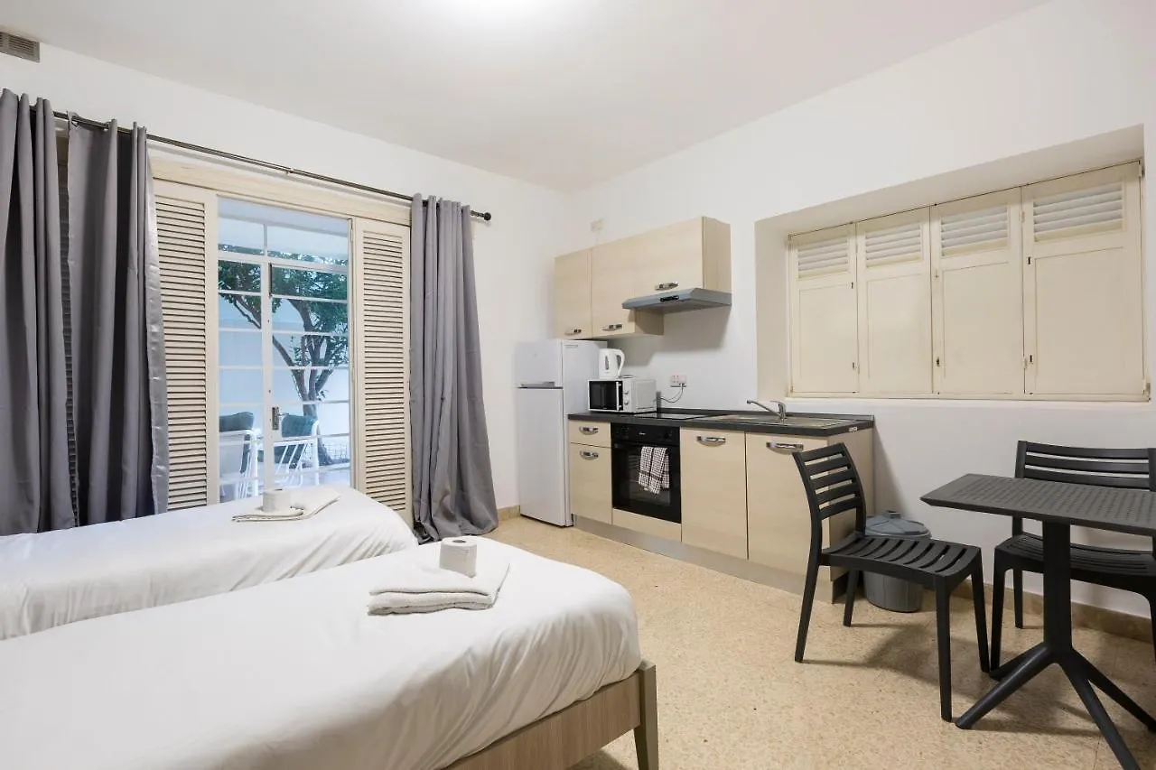 Grace & Manner Apartment Is-Swieqi 0*,  Malta