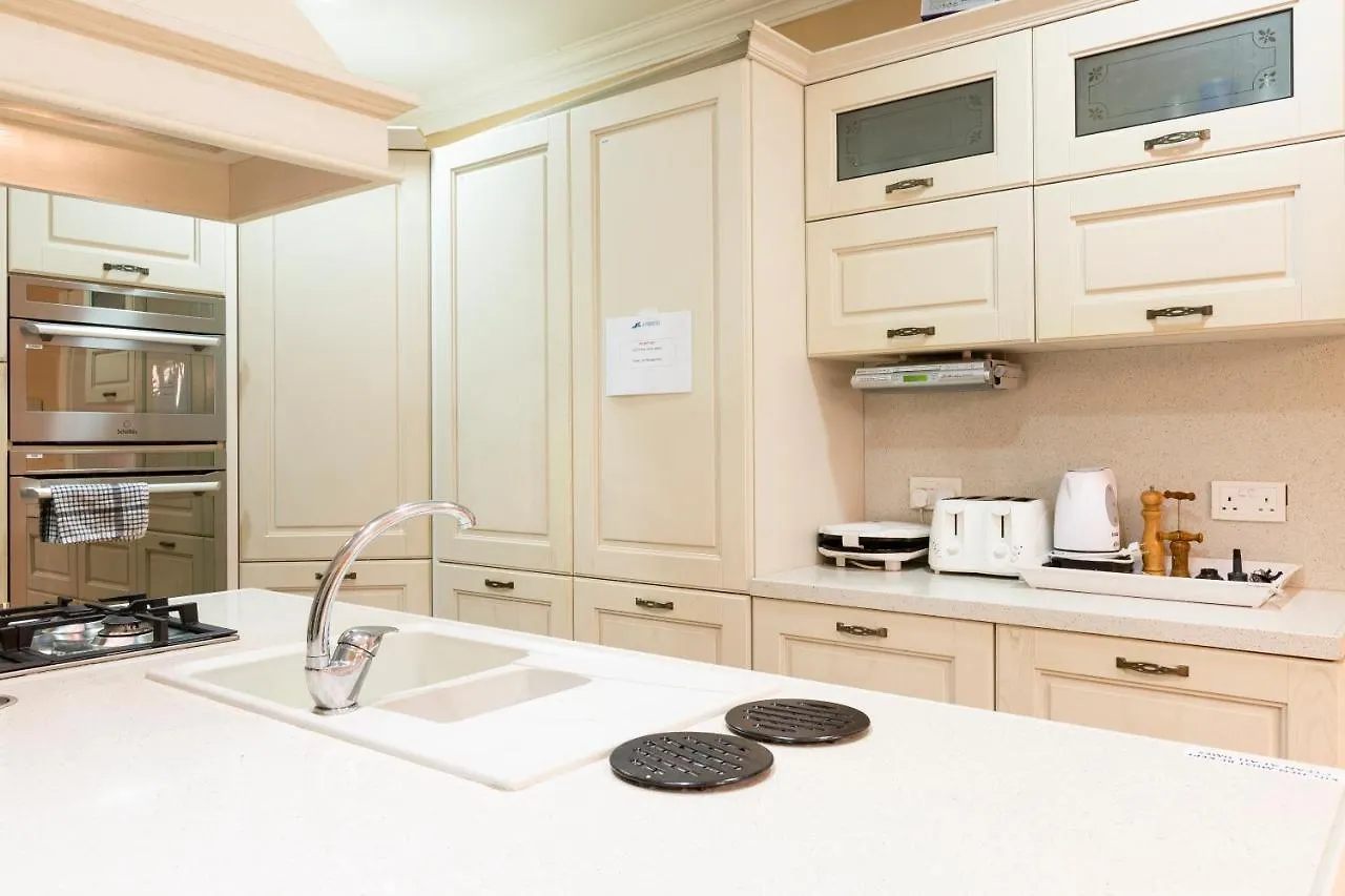 Grace & Manner Apartment Is-Swieqi 0*,  Malta